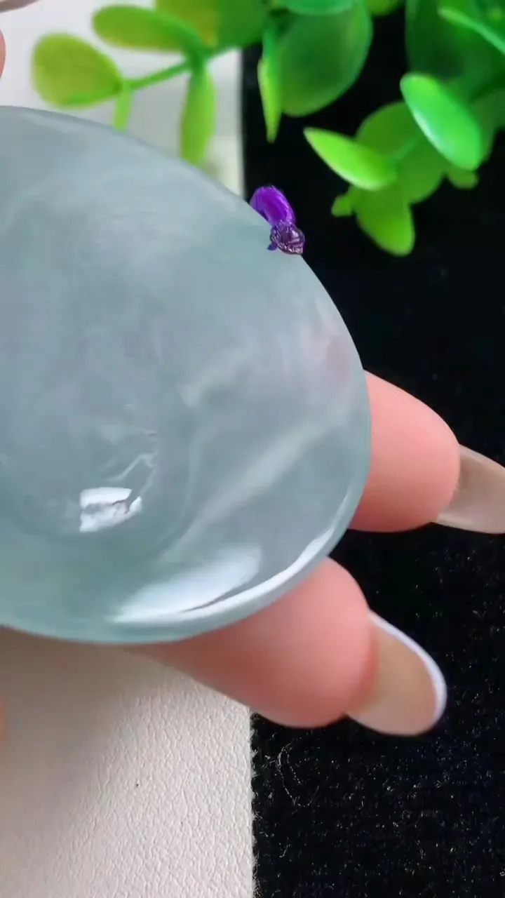 天然A货翡翠财神爷吊坠，尺寸51.2-6，重量:31.88g
10月30日