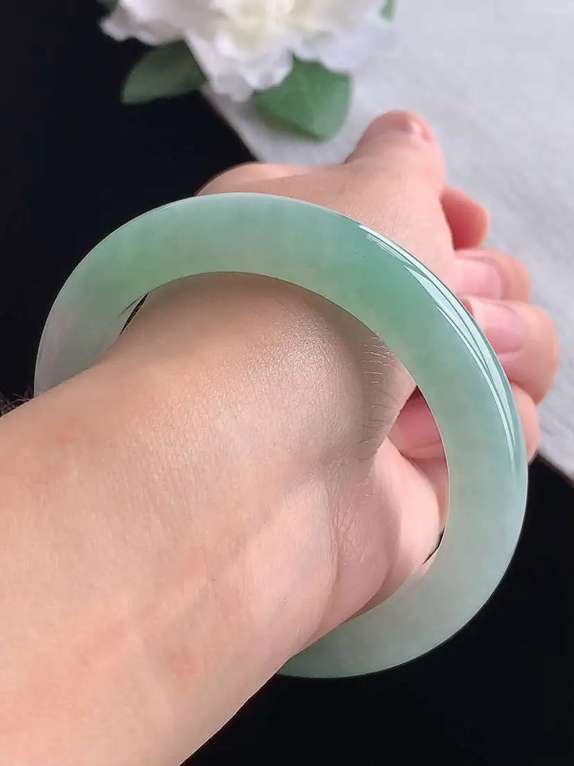 a货翡翠老坑冰种晴绿正装正圈手镯56-57圈口  尺寸56.5×11.3×9.3mm 重量62.35g 1029
