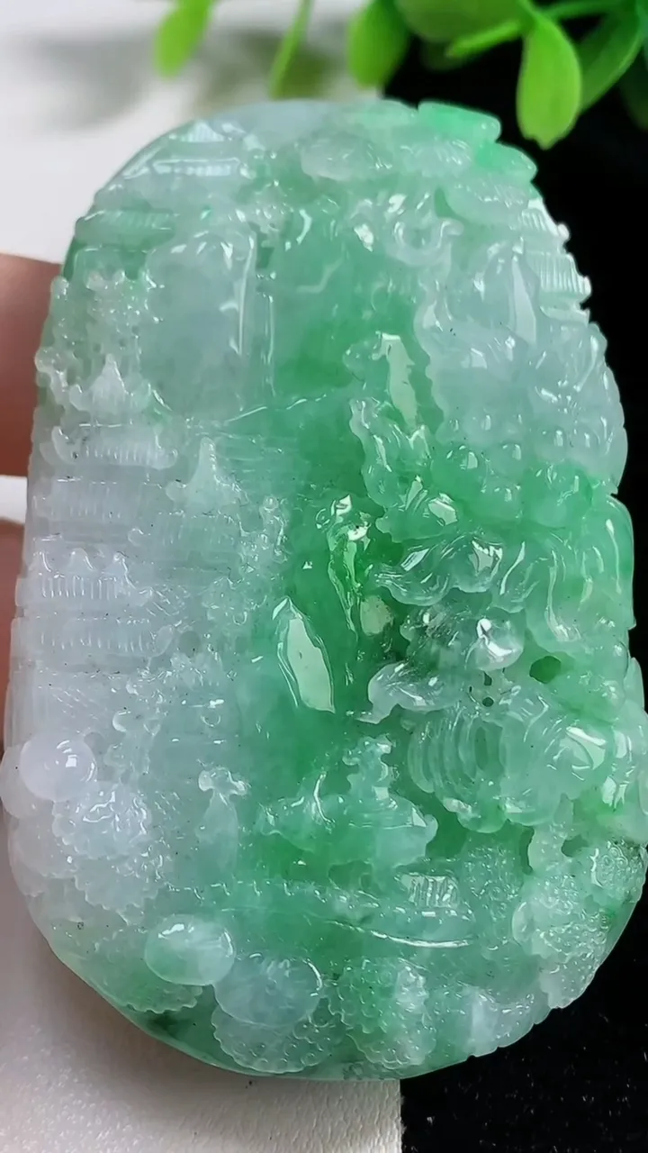 天然A货翡翠山水牌吊坠，尺寸71-46-13，重:94.11g
10月30日