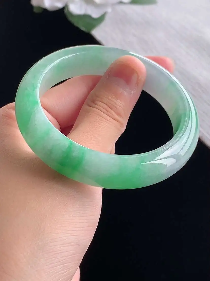 a货翡翠老坑冰种春带彩紫罗兰飘绿正装正圈手镯53-54圈口  尺寸53.6×13×8.4mm 重量60.12g 1028