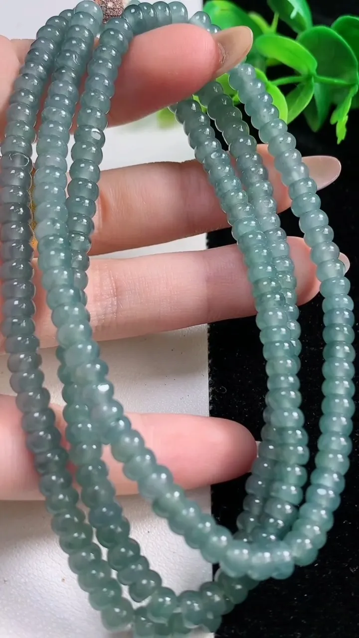 天然A货翡翠算盘珠项链，尺寸5.2-228颗，重:42.75g10月30日
工厂直销收藏佳品,种好水足，色泽均匀，有种有色，上手高大气！