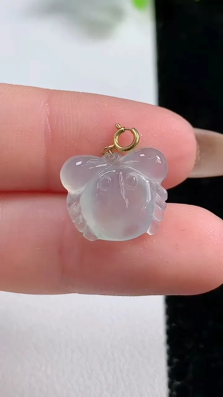 天然A货翡翠种白冰螃蟹 八方来财吊坠，尺寸12-15-3.7，重量:1.51g
10月30日