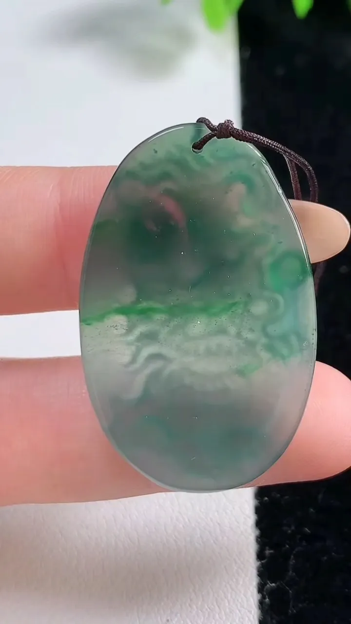 天然A货翡翠龙牌吊坠，尺寸37.8-24.4-3.3，重量:6.18g
10月30日