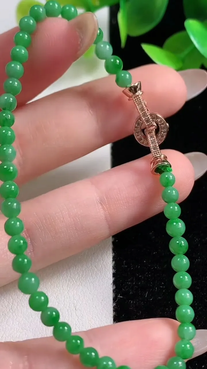 天然A货翡翠小米珠手串，尺寸3.7-45颗，重量:5.71g10月30日
工厂直销收藏佳品,种好水足