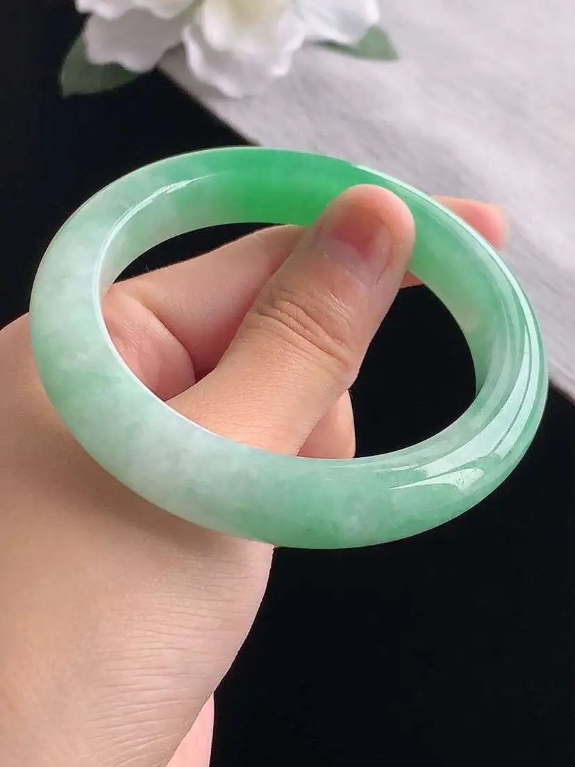 a货翡翠老坑冰种飘绿正装正圈手镯56-57圈口 尺寸56×11.2×9.4mm 重量62.95g 1030