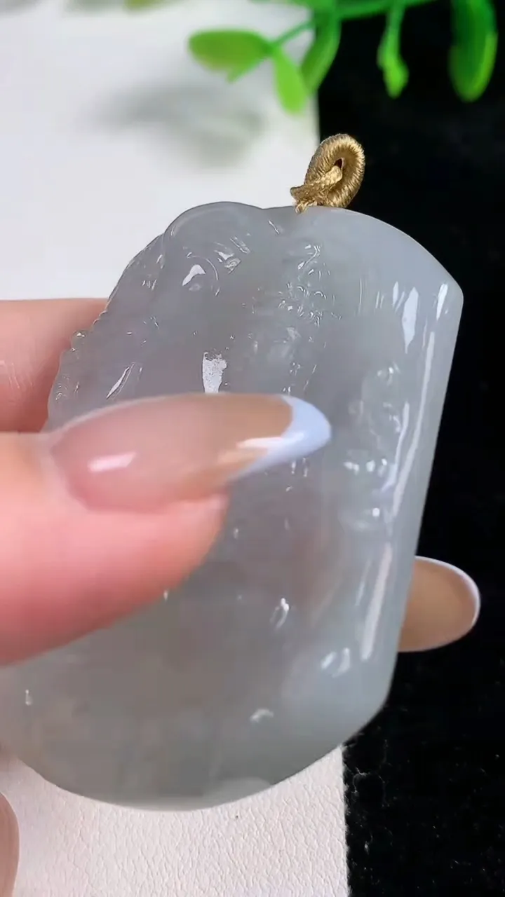 天然A货翡翠普贤菩萨吊坠，尺寸54-44.3-6，重量:30.40g
10月31日