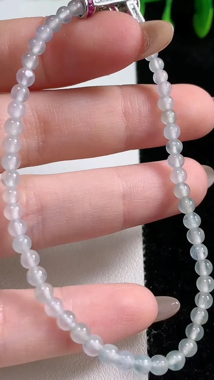 天然A货翡翠种飘花小米珠手串，尺寸3.7-50颗，重量:6.43g10月31日
工厂直销收藏佳品,种好水足，色泽均匀，有种有色，上手高大气！