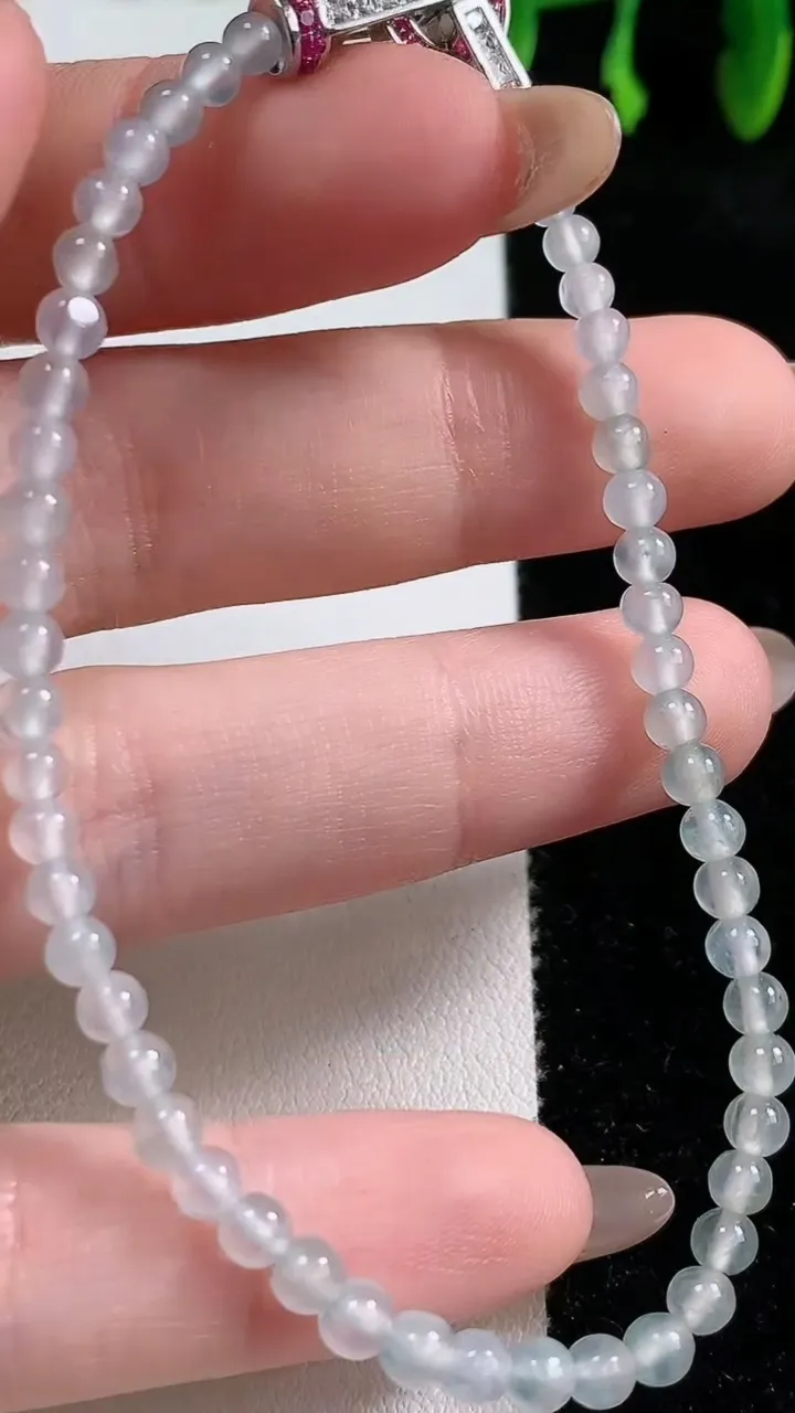 天然A货翡翠种飘花小米珠手串，尺寸3.7-50颗，重量:6.43g10月31日
工厂直销收藏佳品,种