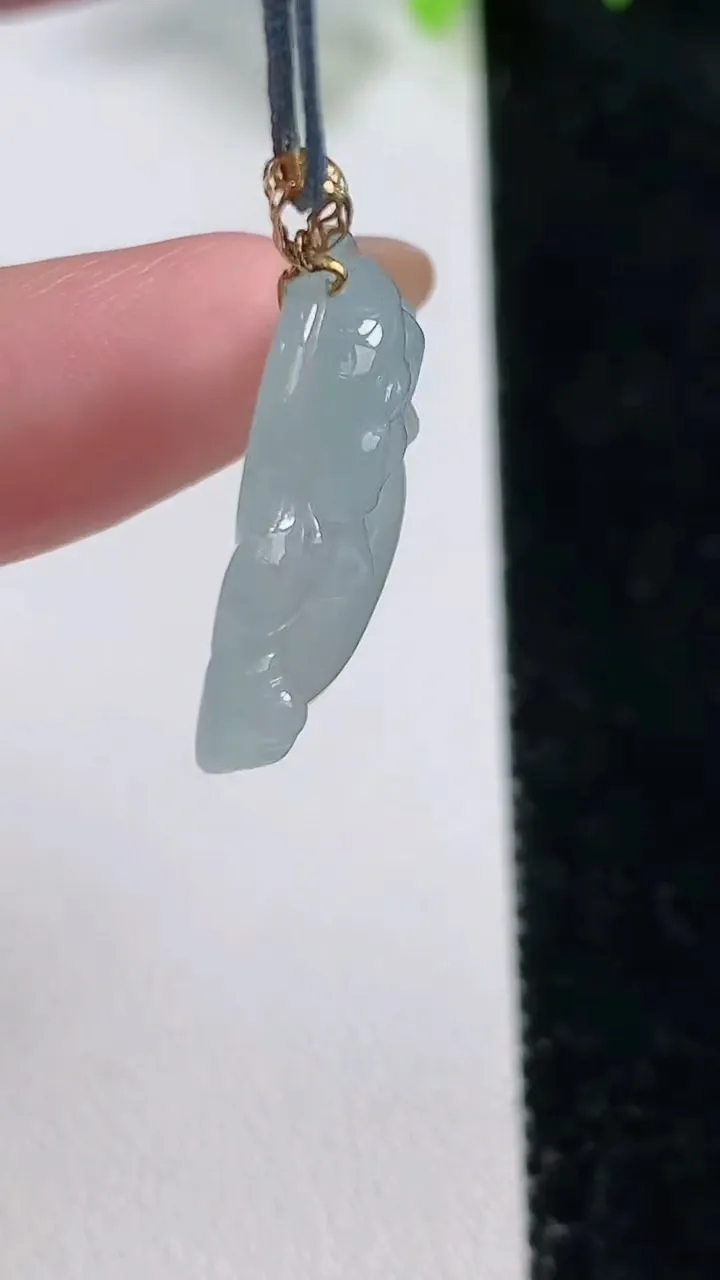 天然A货翡翠佛公吊坠，尺寸21.7-26.3-5.3，重量:4.61g
10月31日