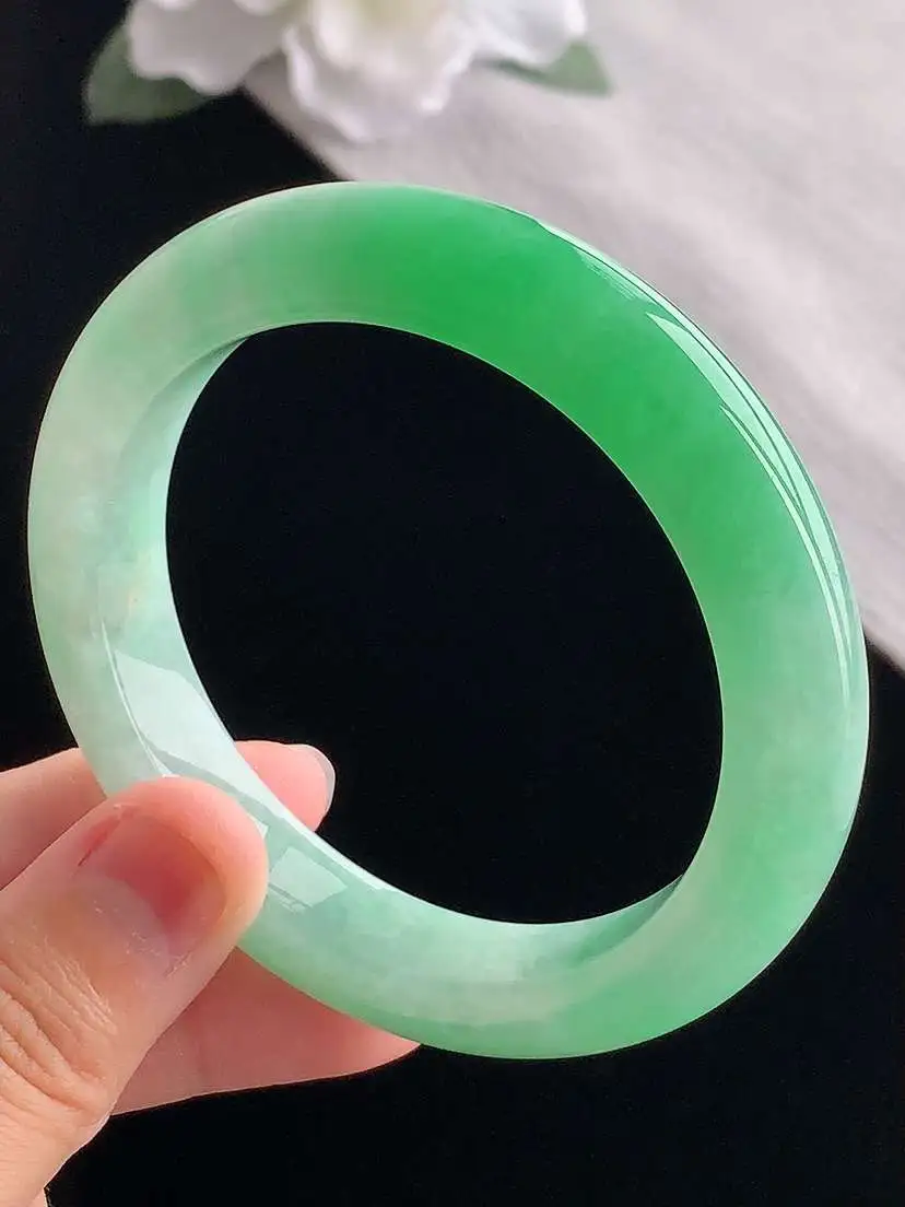 a货翡翠老坑冰种飘绿正装正圈手镯56-57圈口 尺寸56×11.2×9.4mm 重量62.95g 1