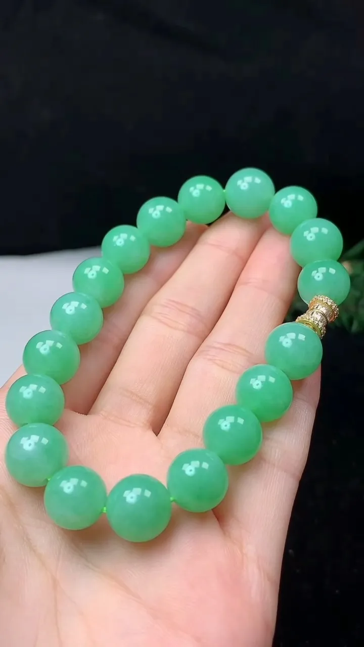 天然A货翡翠圆珠手串，尺寸11.4-18颗，重量:44.48g10月31日
工厂直销收藏佳品,种好水