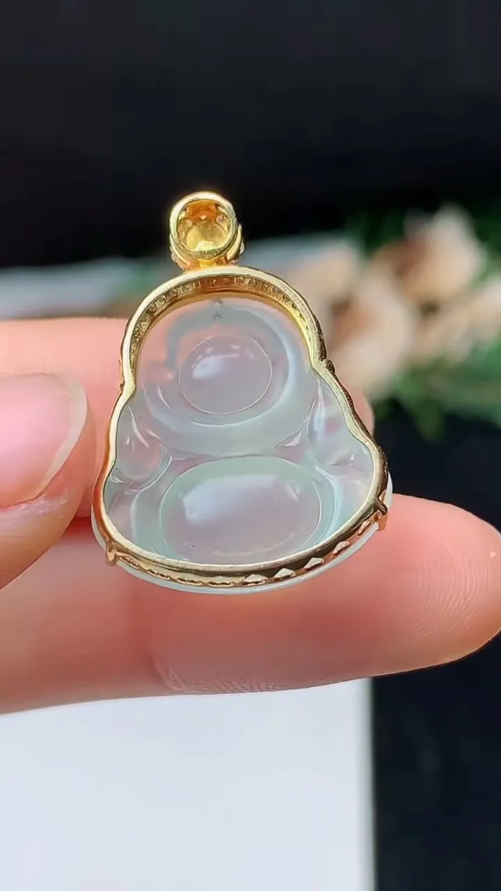 天然A货翡翠佛公吊坠，尺寸19.8-19.2-9.6，重量:4.67g
10月31日