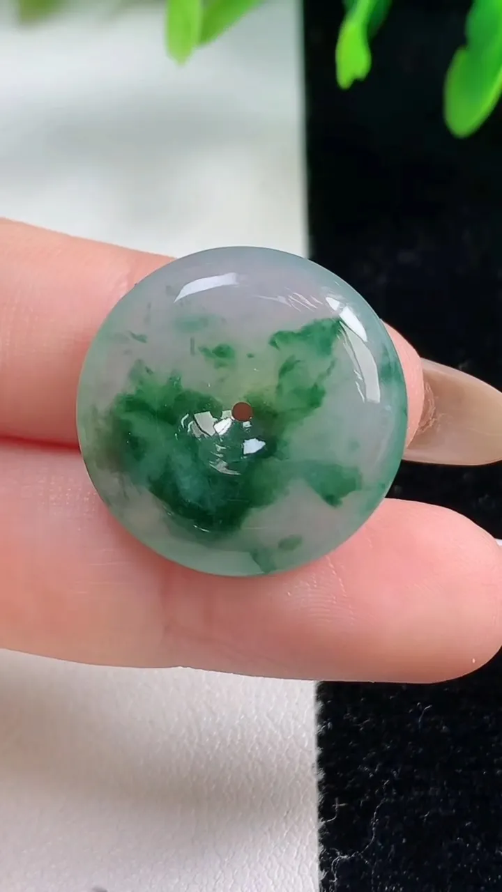 天然A货翡翠冰种飘花平安扣吊坠，尺寸23-5.2，重量:5.72g
10月31日