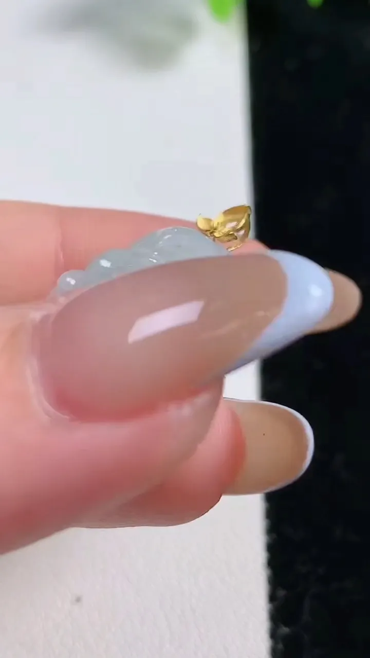 天然A货翡翠佛公吊坠，尺寸27.7-30-5.8，重量:7.48g
10月31日