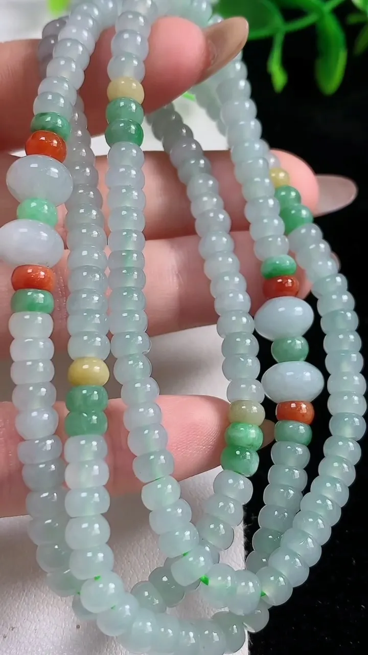 天然A货翡翠三彩算盘珠项链，尺寸5.4-2.9-187颗，重量:40.56g10月31日
工厂直销收藏佳品,种好水足，色泽均匀，有种有色，上手高大气！