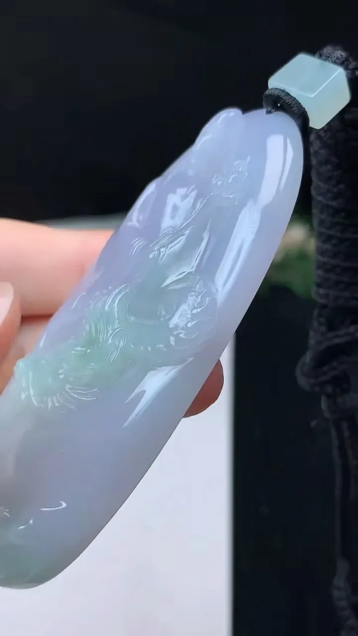 天然A货翡翠春带彩 紫罗兰御龙大势至观音菩萨吊坠，尺寸73.8-31.5-7.8，重量:43.87g
10月31日