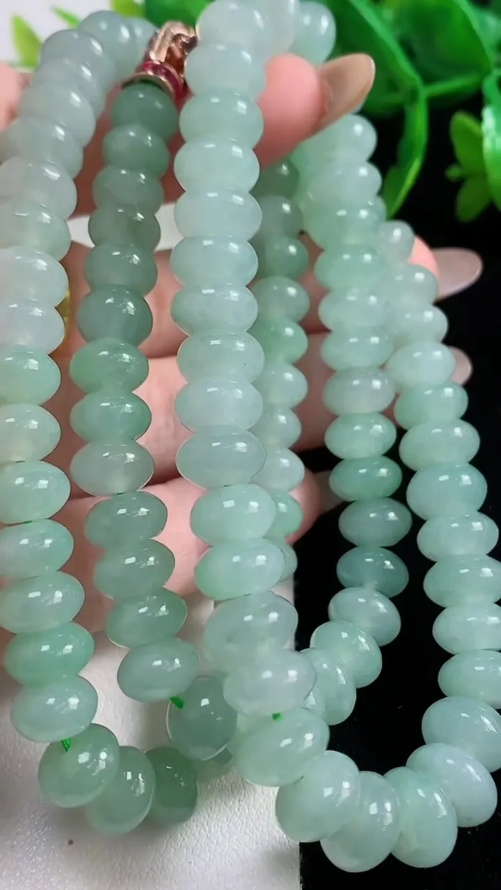 天然A货翡翠算盘珠项链，尺寸9-5.9-106颗，重量:88.83g10月31日
工厂直销收藏佳品,种好水足，色泽均匀，有种有色，上手高大气！