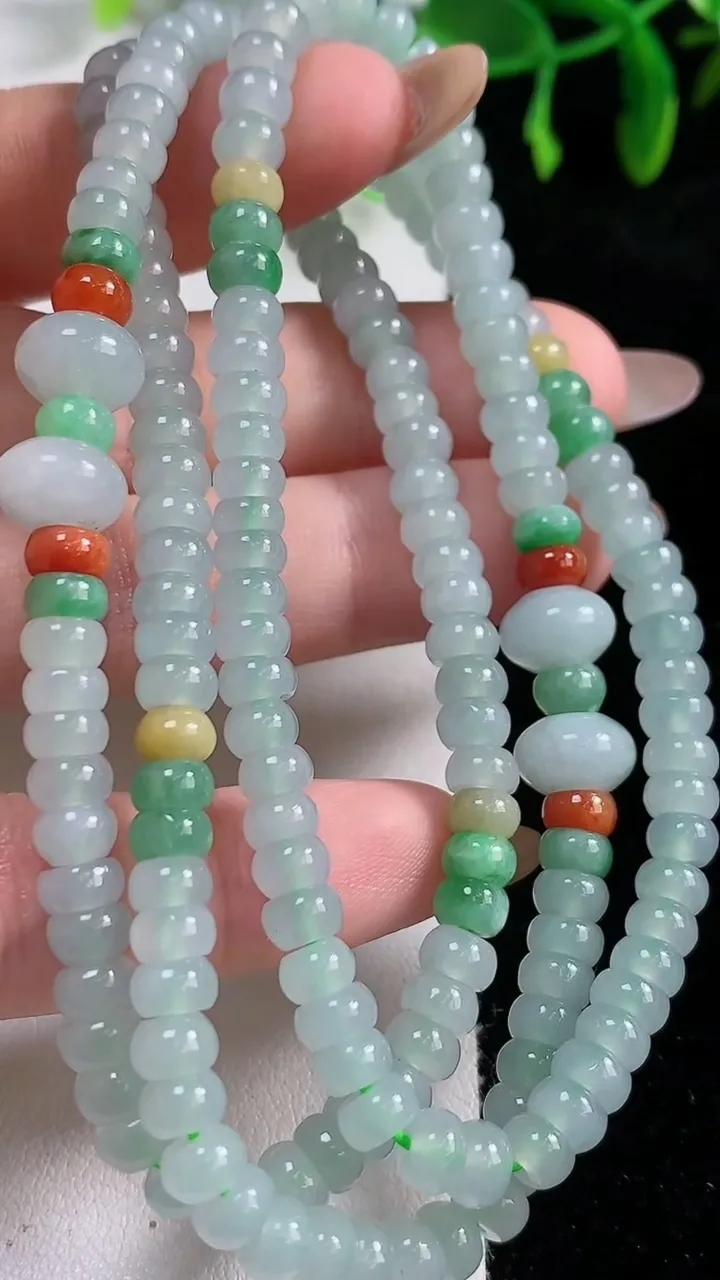 天然A货翡翠三彩算盘珠项链，尺寸5.4-2.9-187颗，重量:40.56g10月31日
工厂直销收藏佳品,种好水足，色泽均匀，有种有色，上手高大气！