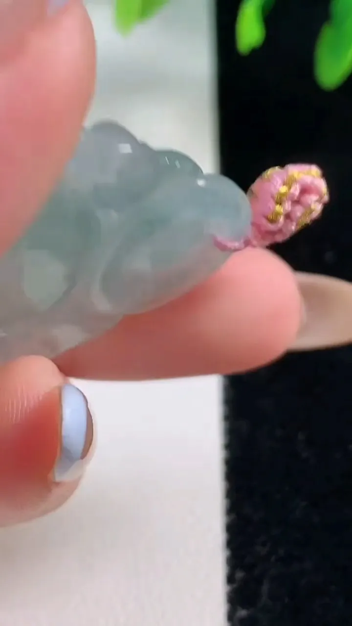 天然A货翡翠冰种飘花佛公吊坠，尺寸28.9-31.5-6.3，重量:8.15g
10月31日