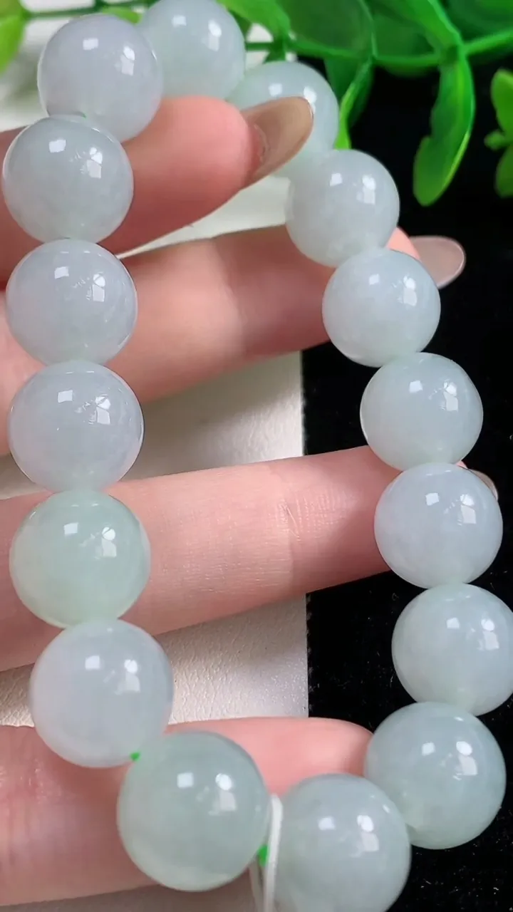 天然A货翡翠圆珠手串，尺寸12.4-16颗，重量:53.30g10月31日
工厂直销收藏佳品,种好水