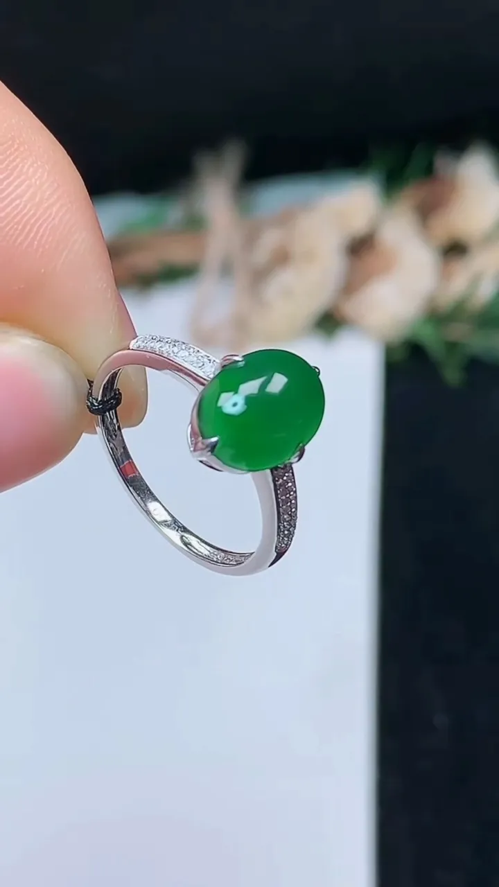 天然A货翡翠蛋面戒指,尺寸16.9-10-7.2,重量:2.14g2025年10月31日
工厂直销收