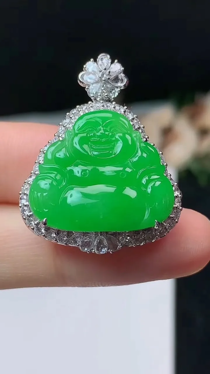 天然A货翡翠佛公吊坠，尺寸32-24.7-11，裸石18.5-21.3，重量:8.19g
10月31