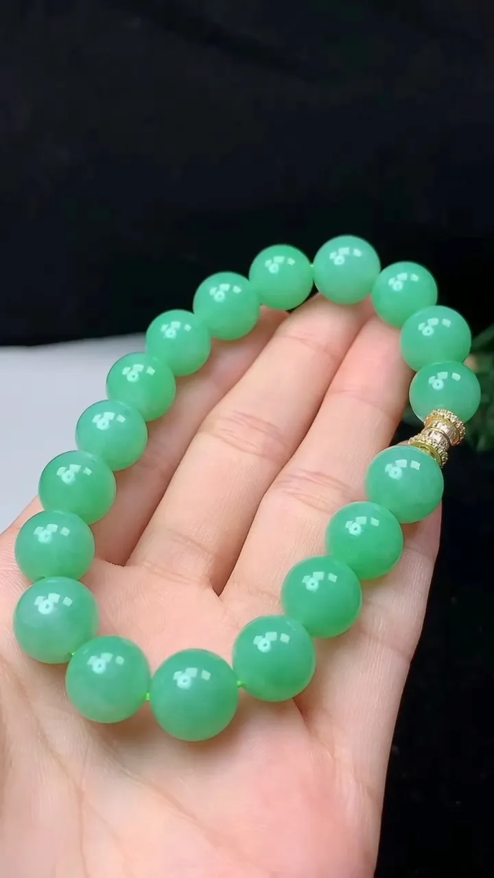 天然A货翡翠圆珠手串，尺寸11.4-18颗，重量:44.48g10月31日
工厂直销收藏佳品,种好水