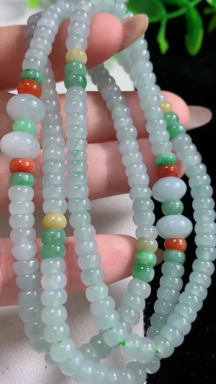 天然A货翡翠三彩算盘珠项链，尺寸5.4-2.9-187颗，重量:40.56g10月31日
工厂直销收藏佳品,种好水足，色泽均匀，有种有色，上手高大气！