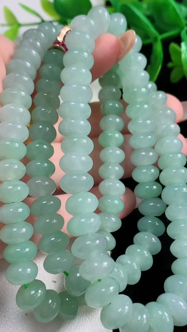 天然A货翡翠算盘珠项链，尺寸9-5.9-106颗，重量:88.83g10月31日
工厂直销收藏佳品,种好水足，色泽均匀，有种有色，上手高大气！