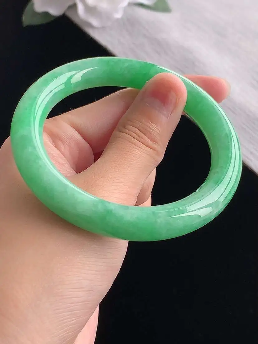 a货翡翠老坑冰种满绿圆条手镯56-57圈口  尺寸56.3×10.4mm 重量58.60g 1030