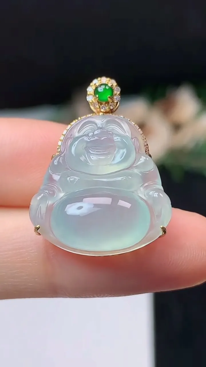 天然A货翡翠佛公吊坠，尺寸19.8-19.2-9.6，重量:4.67g
10月31日