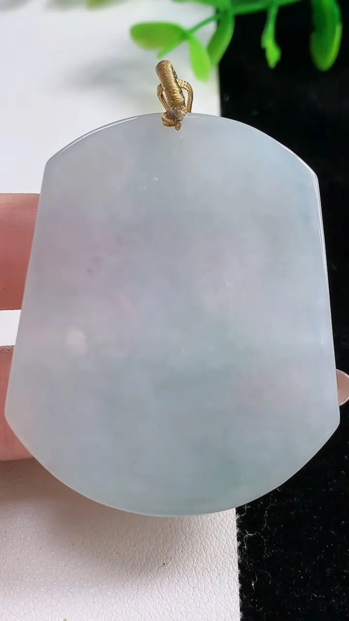 天然A货翡翠普贤菩萨吊坠，尺寸54-44.3-6，重量:30.40g
10月31日