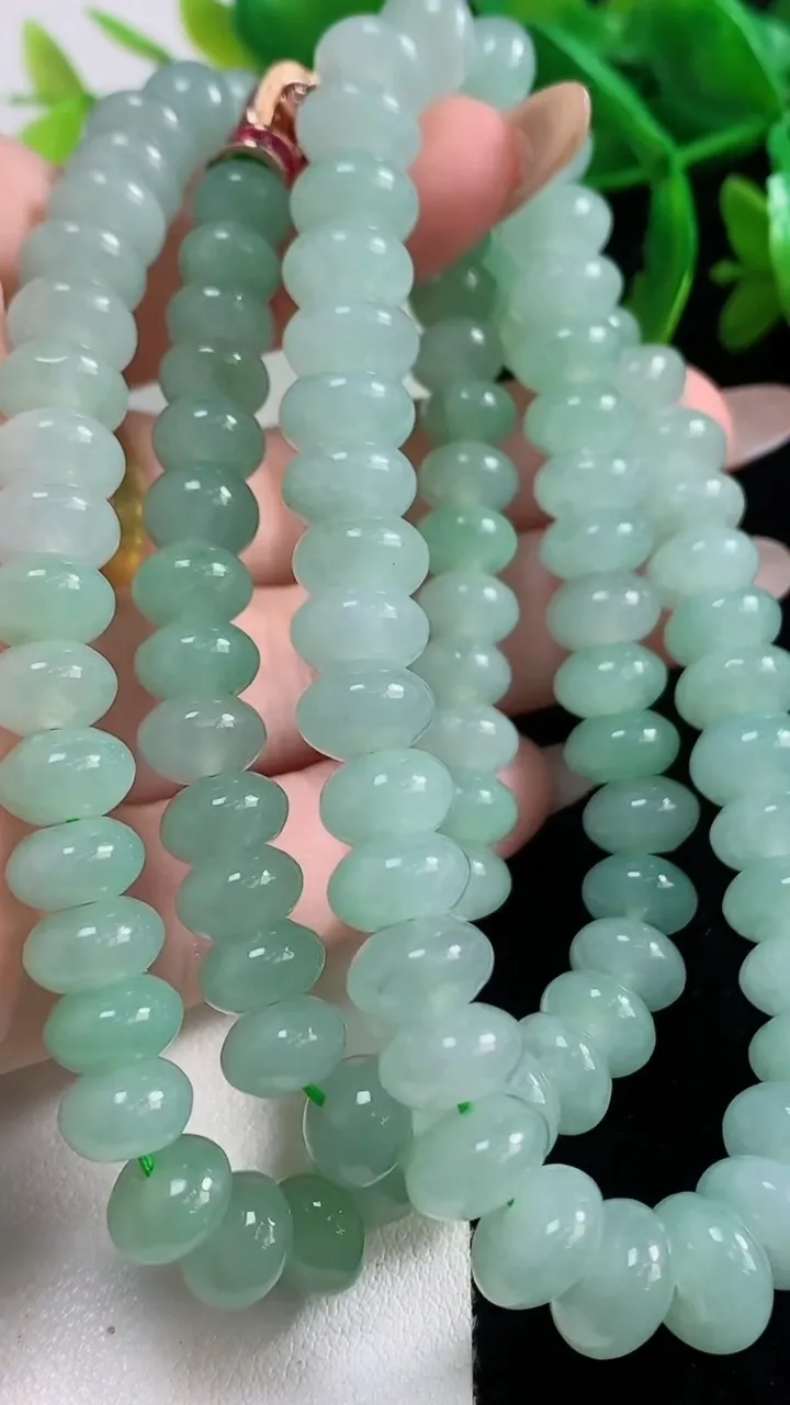 天然A货翡翠算盘珠项链，尺寸9-5.9-106颗，重量:88.83g10月31日
工厂直销收藏佳品,种好水足，色泽均匀，有种有色，上手高大气！