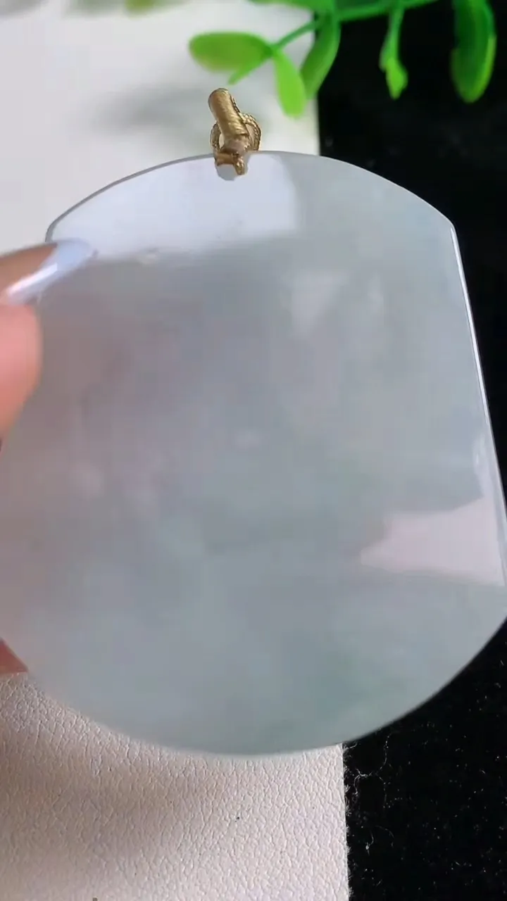 天然A货翡翠普贤菩萨吊坠，尺寸54-44.3-6，重量:30.40g
10月31日