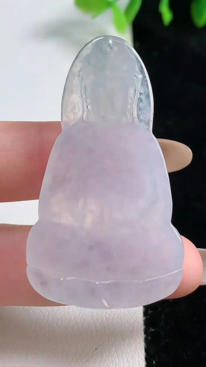 天然A货翡翠素衣观音菩萨吊坠，尺寸50.6-59.3-5.6，重量:14.21g
10月31日