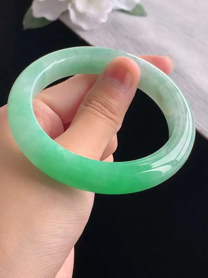 a货翡翠老坑冰种飘绿正装正圈手镯56-57圈口 尺寸56×11.2×9.4mm 重量62.95g 1030