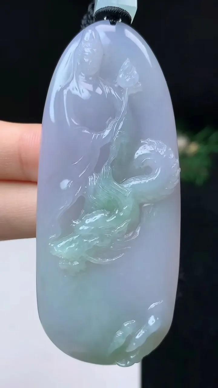 天然A货翡翠春带彩 紫罗兰御龙大势至观音菩萨吊坠，尺寸73.8-31.5-7.8，重量:43.87g
10月31日