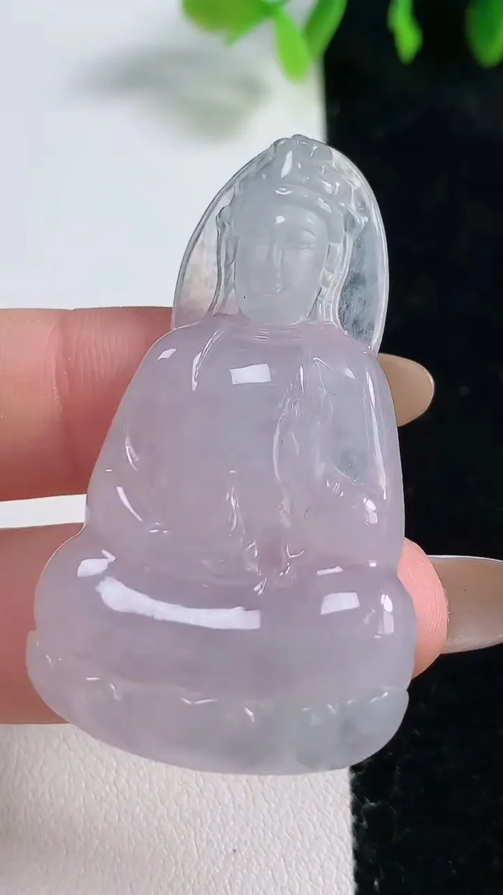 天然A货翡翠素衣观音菩萨吊坠，尺寸50.6-59.3-5.6，重量:14.21g
10月31日