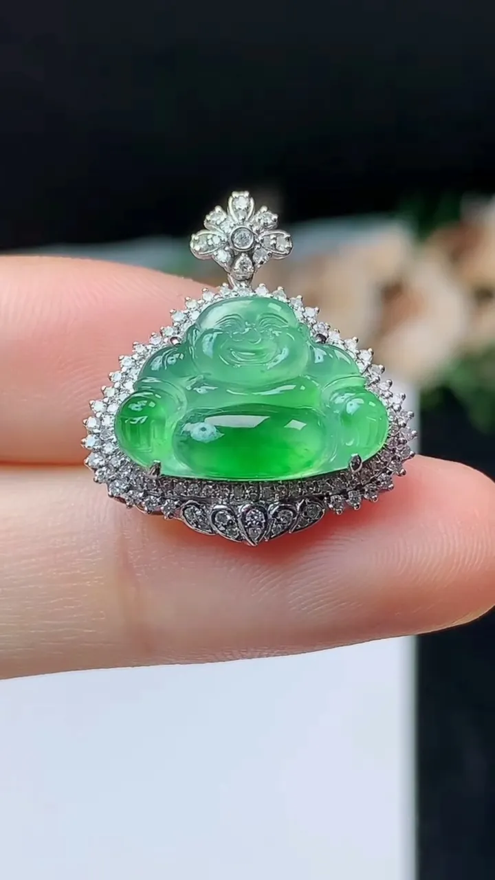 天然A货翡翠佛公吊坠，尺寸22.9-20.7-6.8，裸石11.4-16.5，重量:3.41g
10