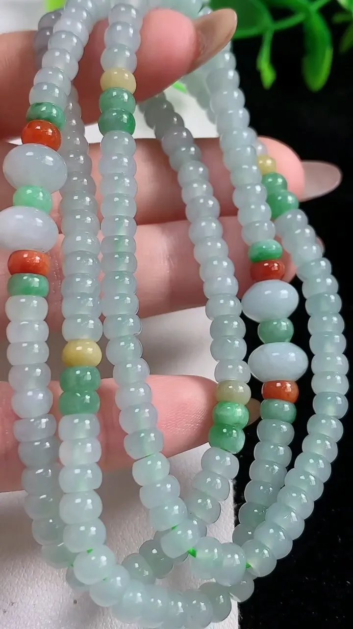 天然A货翡翠三彩算盘珠项链，尺寸5.4-2.9-187颗，重量:40.56g10月31日
工厂直销收