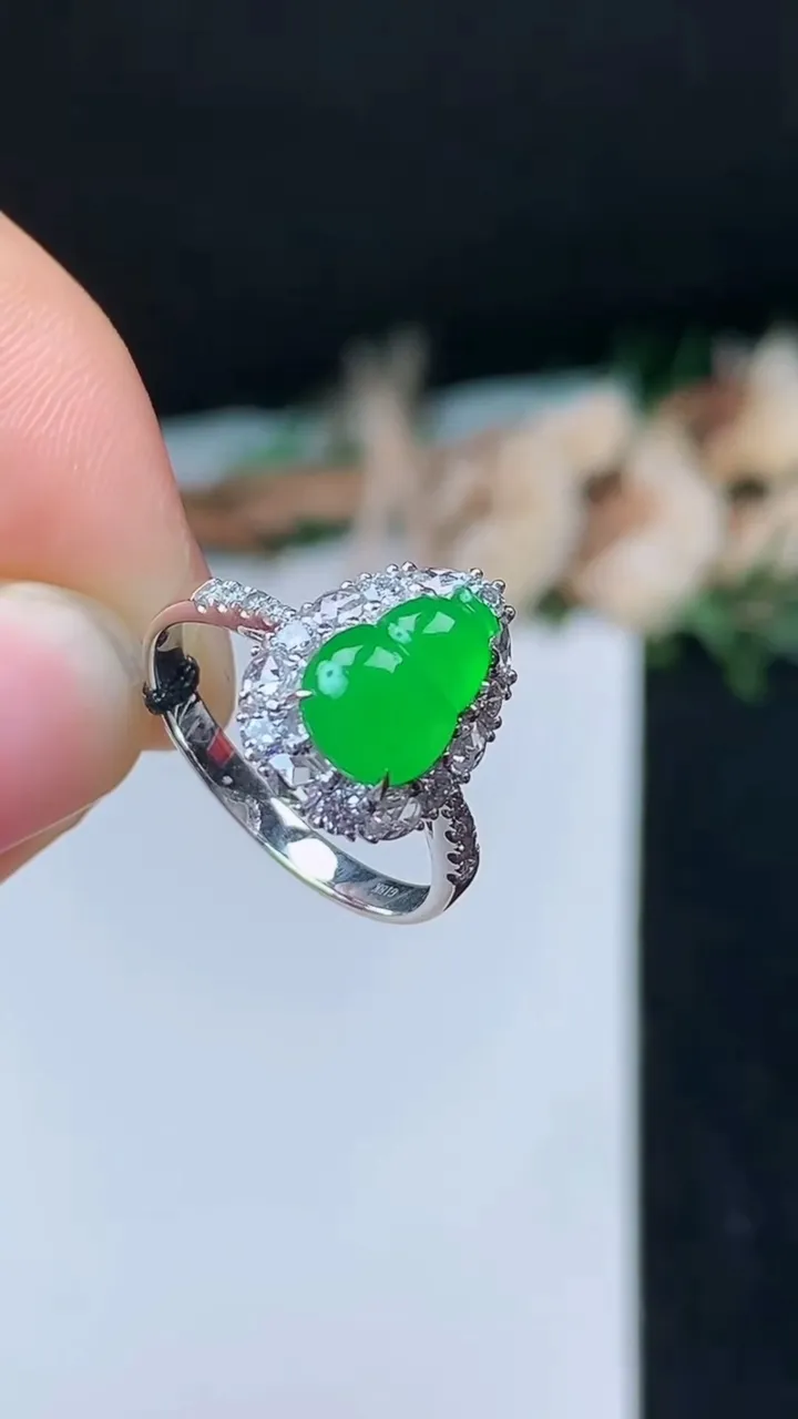 天然A货翡翠葫芦戒指，尺寸17-9.7-6.7，重量:2.95g2025年10月31日
工厂直销收藏