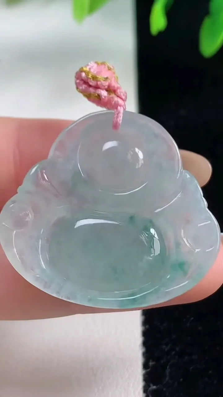 天然A货翡翠冰种飘花佛公吊坠，尺寸28.9-31.5-6.3，重量:8.15g
10月31日