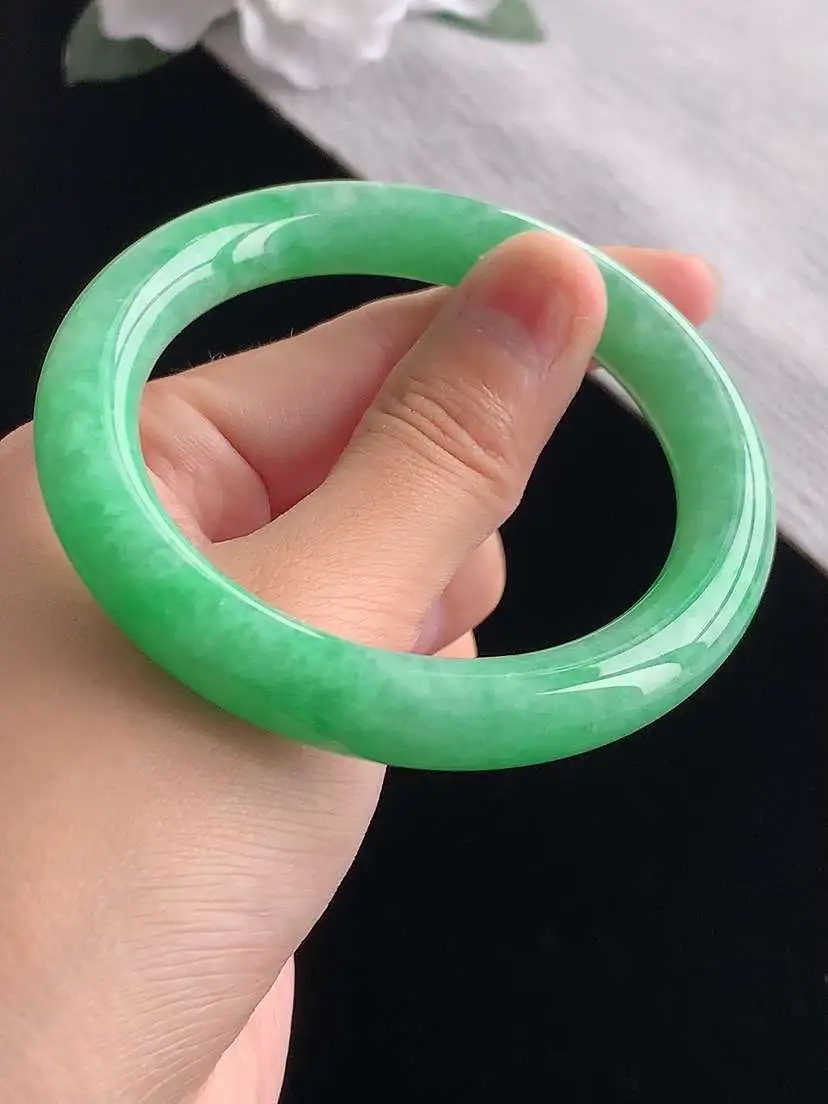 a货翡翠老坑冰种满绿圆条手镯56-57圈口  尺寸56.3×10.4mm 重量58.60g 1030