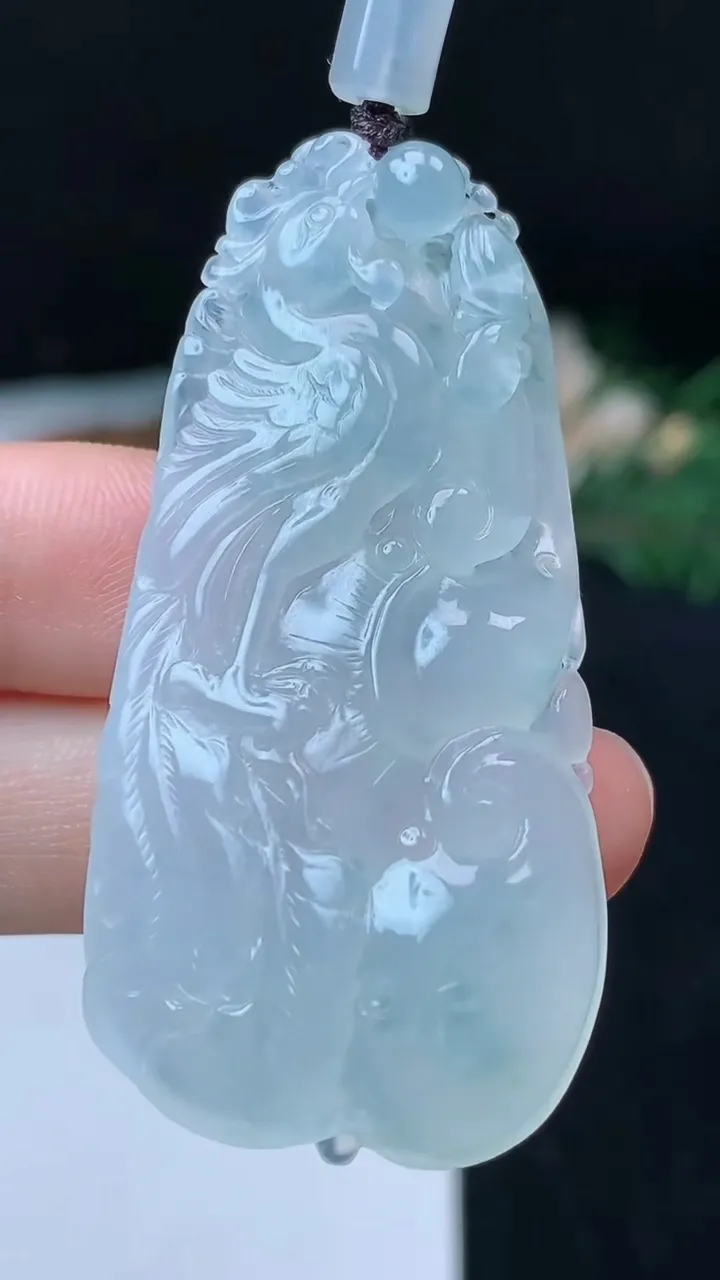 天然A货翡翠飘花凤凰吊坠，尺寸52.2-26-7.7，重量:17.47g
10月31日