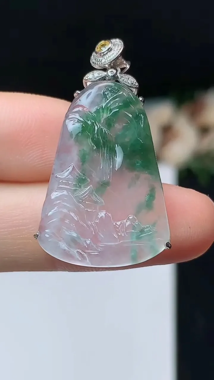 天然A货翡翠山水牌吊坠，尺寸26.4-18-5，重量:4.42g
10月31日