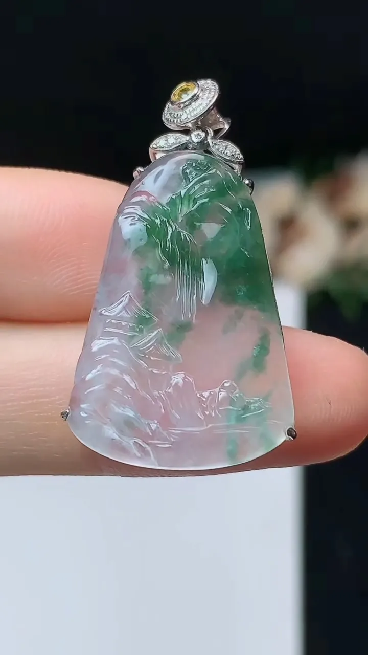 天然A货翡翠山水牌吊坠，尺寸26.4-18-5，重量:4.42g
10月31日