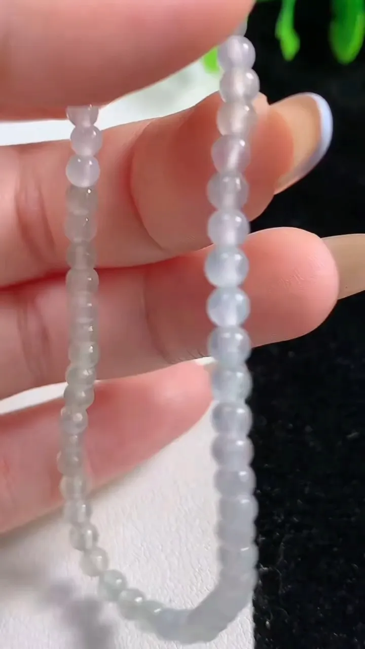 天然A货翡翠种飘花小米珠手串，尺寸3.7-50颗，重量:6.43g10月31日
工厂直销收藏佳品,种好水足，色泽均匀，有种有色，上手高大气！