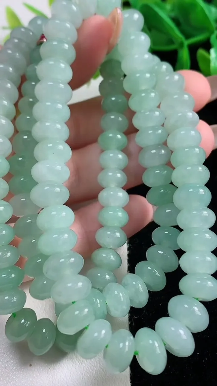 天然A货翡翠算盘珠项链，尺寸9-5.9-106颗，重量:88.83g10月31日
工厂直销收藏佳品,种好水足，色泽均匀，有种有色，上手高大气！