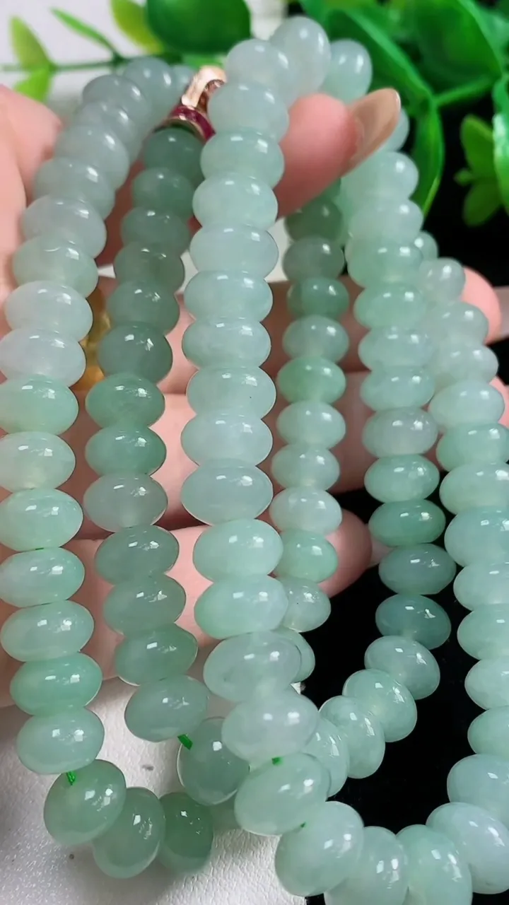 天然A货翡翠算盘珠项链，尺寸9-5.9-106颗，重量:88.83g10月31日
工厂直销收藏佳品,
