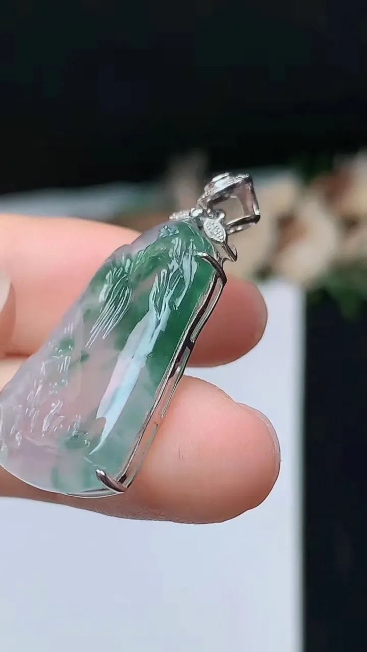 天然A货翡翠山水牌吊坠，尺寸26.4-18-5，重量:4.42g
10月31日